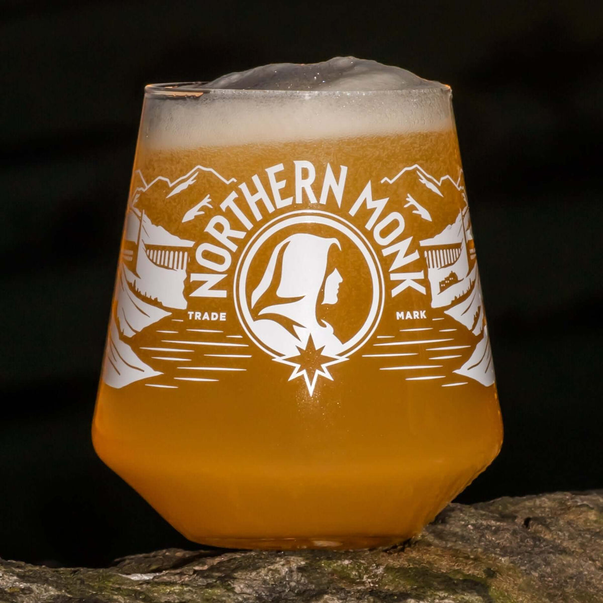 FAR OUT // HAZY PALE ALE // 330ML // 4.6%