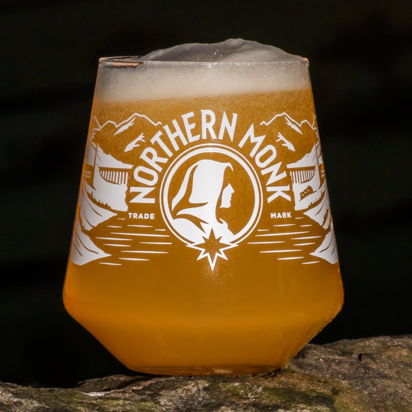 FAR OUT // HAZY PALE ALE // 330ML // 4.6%
